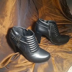 Sleek Black Faux Leather G by Guess Booties size 7.5